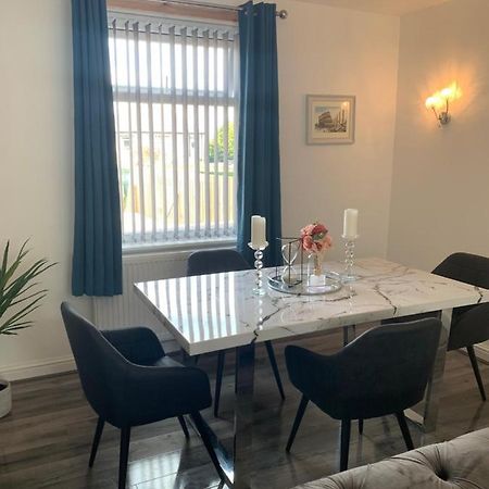 Modern 3 Bedroom Luxury Home With Private Drive Idle Extérieur photo
