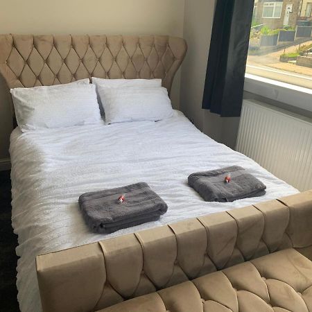 Modern 3 Bedroom Luxury Home With Private Drive Idle Extérieur photo