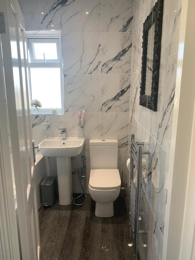Modern 3 Bedroom Luxury Home With Private Drive Idle Extérieur photo